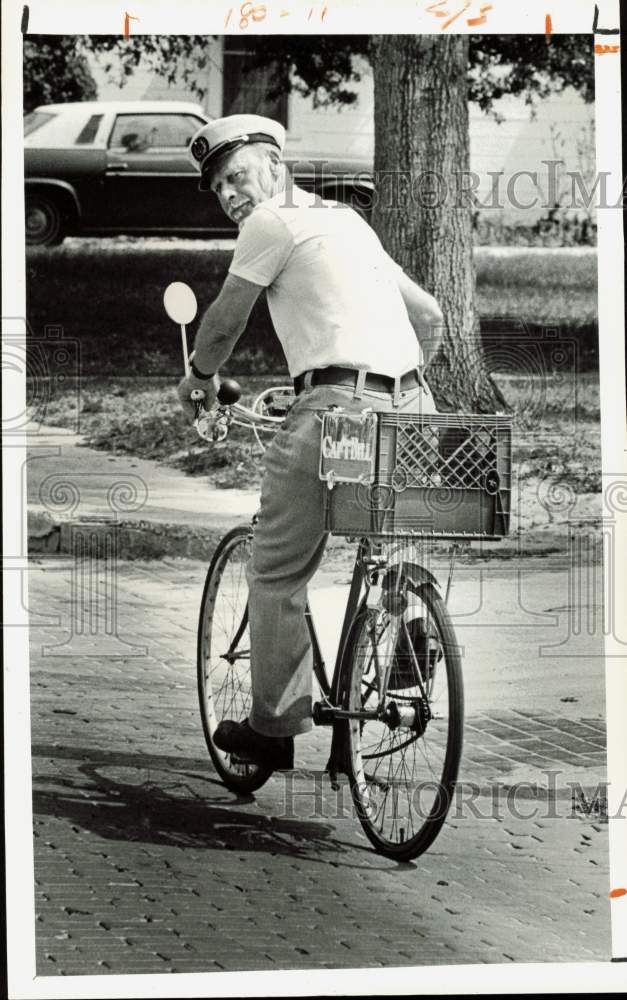 1980 Press Photo Captain Bill Vocht rode through streets of Paterson - lra38801- Historic Images