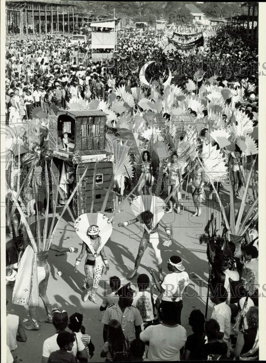 1983 Press Photo Dancers & bands perform at Carnival in Port-of-Spain, Trinidad- Historic Images