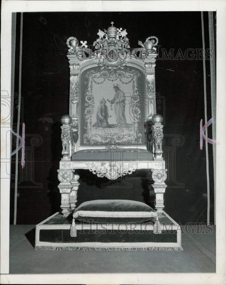 1946 Press Photo Pontiff&#39;s throne used by Pope Pius XII - lra41757- Historic Images