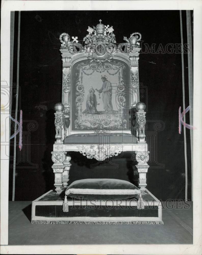 1946 Press Photo Pontiff's throne used by Pope Pius XII - lra41757- Historic Images