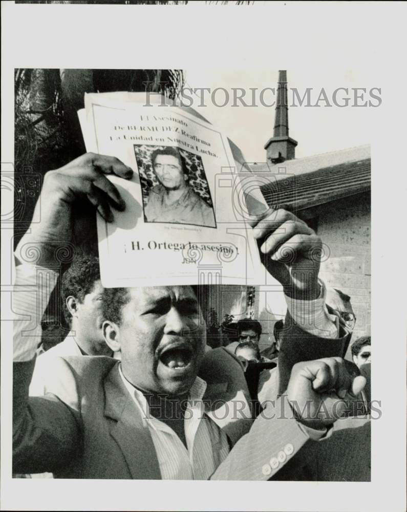 1991 Press Photo Manolo Reboredo, cries against Sandinista terror of Bermudez- Historic Images