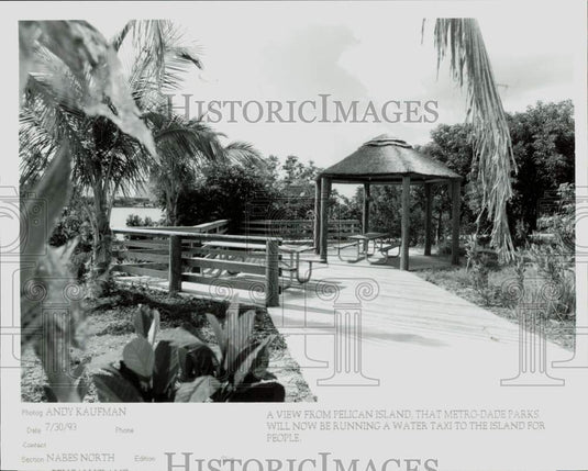 1993 Press Photo Picnic tables at Pelican Island park - lra42461- Historic Images