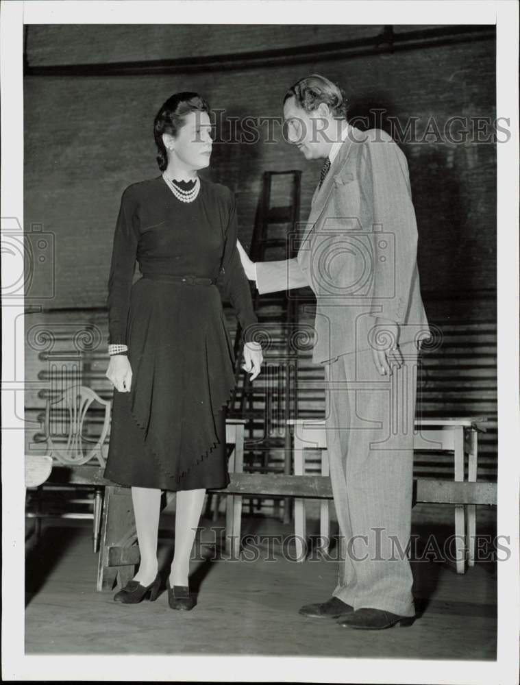 1941 Press Photo Michael and Miss Skinner during a play rehearsal in New York- Historic Images