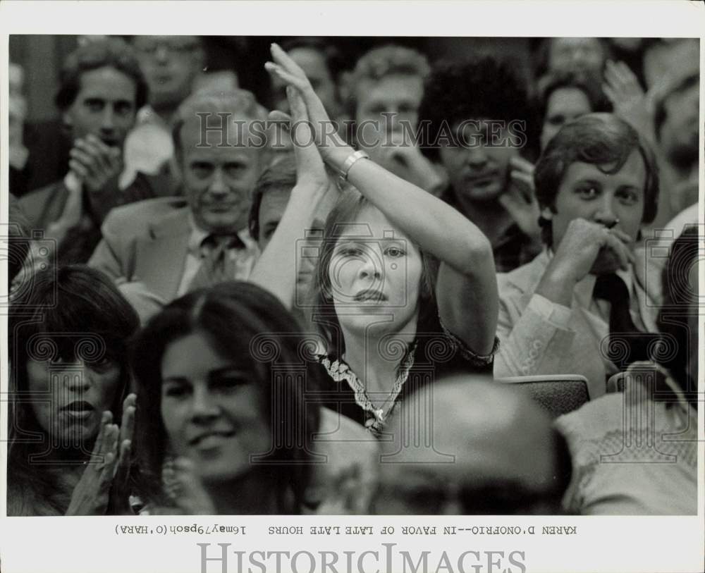 1979 Press Photo Karen D&#39;Onofrio Gesturing at Meeting - lra45408- Historic Images