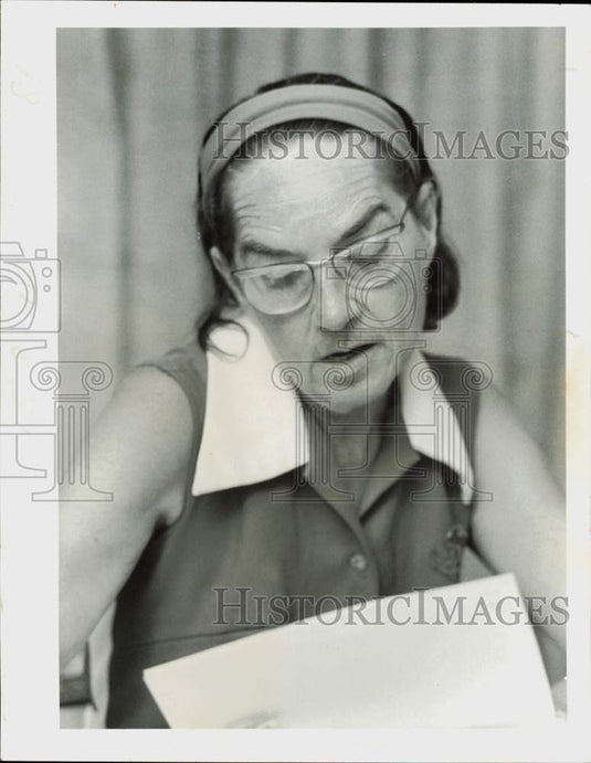 1976 Press Photo Mrs. Elizabeth O'Brien, resident of Horizon development- Historic Images