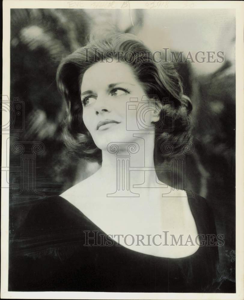 1967 Press Photo Singer and actress Eve Roberts at Seattle Repertory Theater- Historic Images