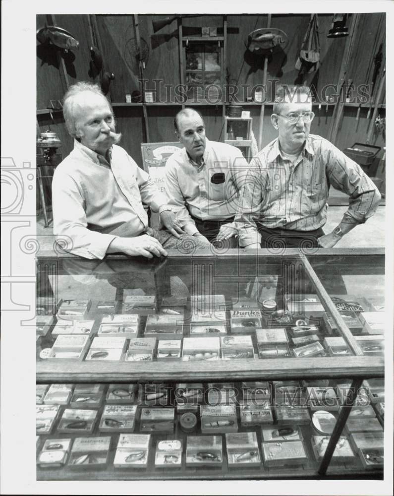 1991 Press Photo Jack Looney and fellow lure collectors at Kansas City Sportshow- Historic Images