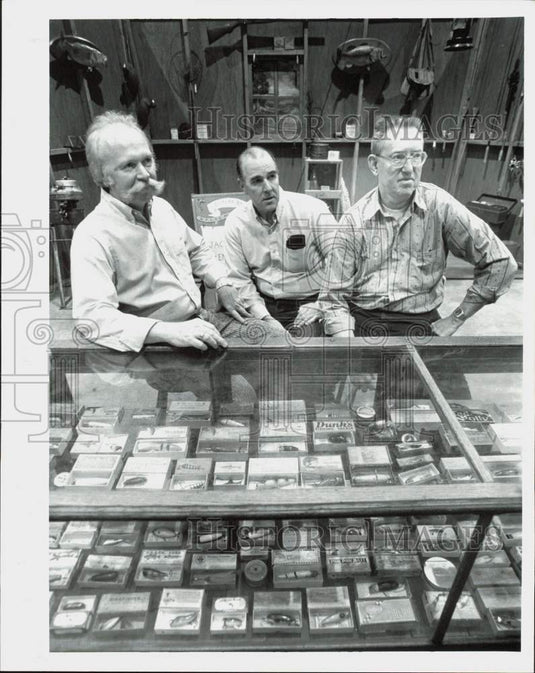 1991 Press Photo Jack Looney and fellow lure collectors at Kansas City Sportshow- Historic Images