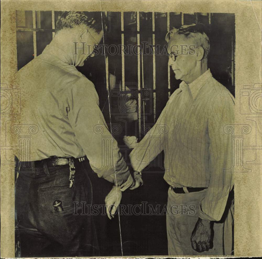 Press Photo Police officer arresting a man - lra49276- Historic Images