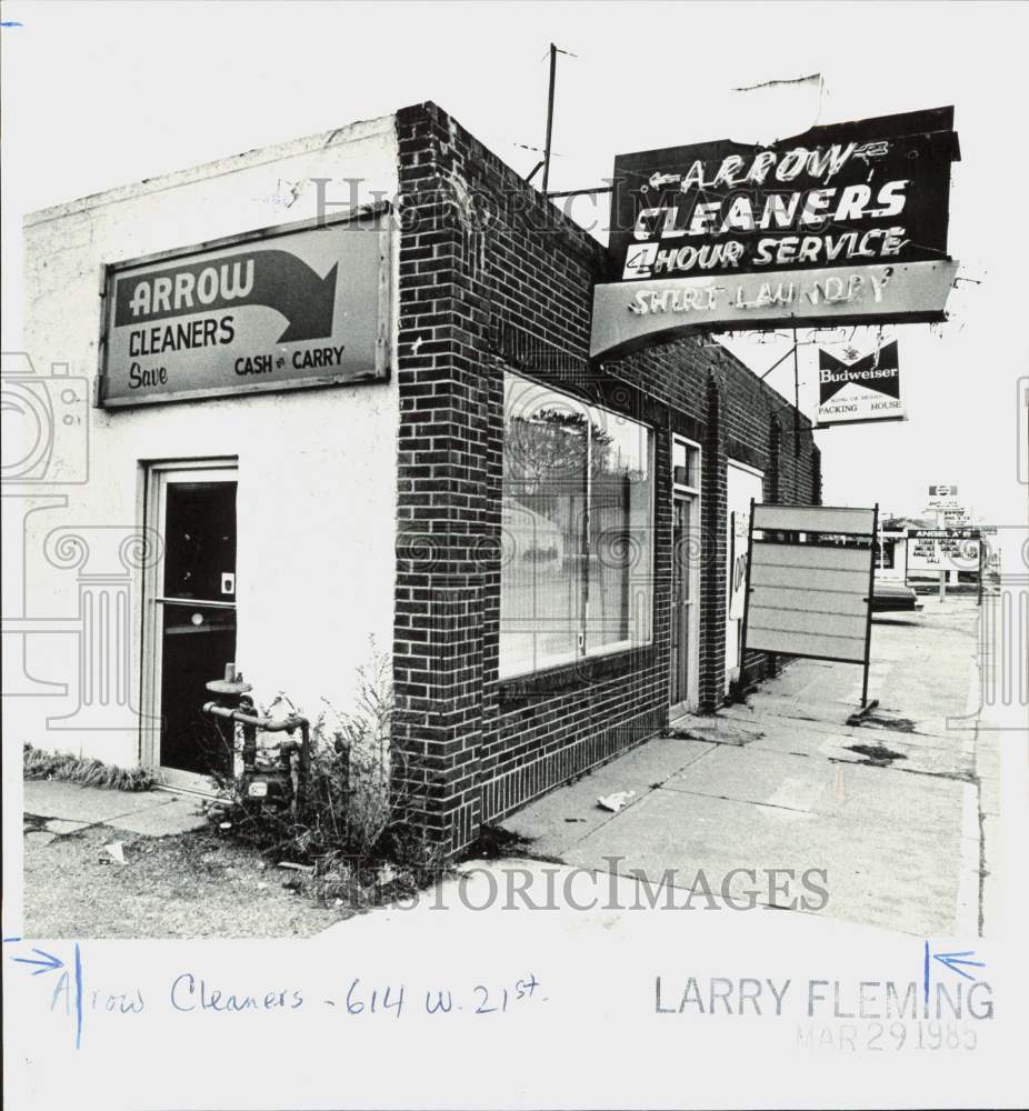 1985 Press Photo Exterior view of Arrow Cleaners Building - lra49306- Historic Images