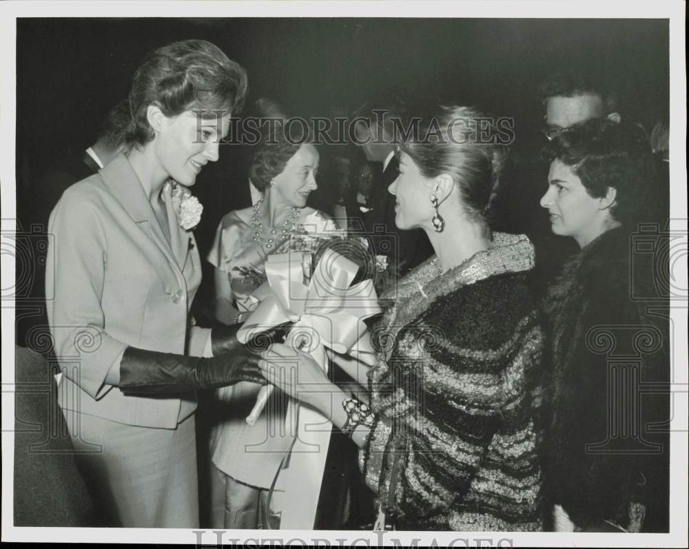 1962 Press Photo Emmanuelle Riva given flowers at film premiere in Seattle- Historic Images