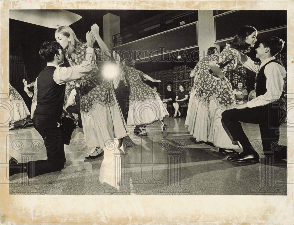 1969 Press Photo The Avery High School cloggers performing at event - lra51637- Historic Images