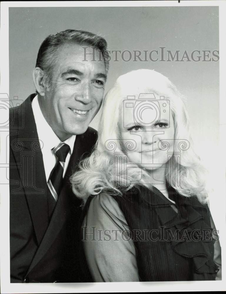 1970 Press Photo Actor Anthony Quinn with his co-star - lra53449- Historic Images