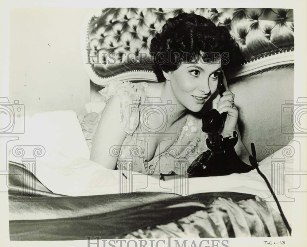 Press Photo Actress Gina Lollobrigida speaks on the phone - lra53870- Historic Images