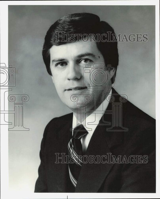 1977 Press Photo Kenneth E. White, Vice President of Jason/Empire Incorporated- Historic Images