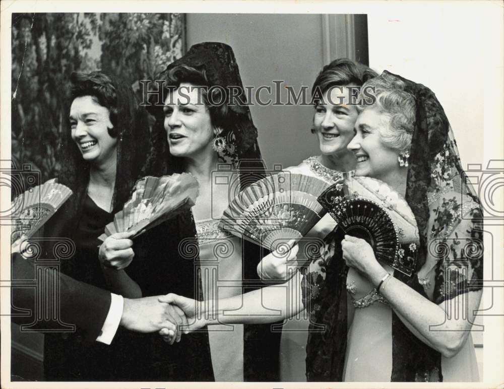 1969 Press Photo Hostesses greet arriving guest at Symphony Ball in Charlotte- Historic Images