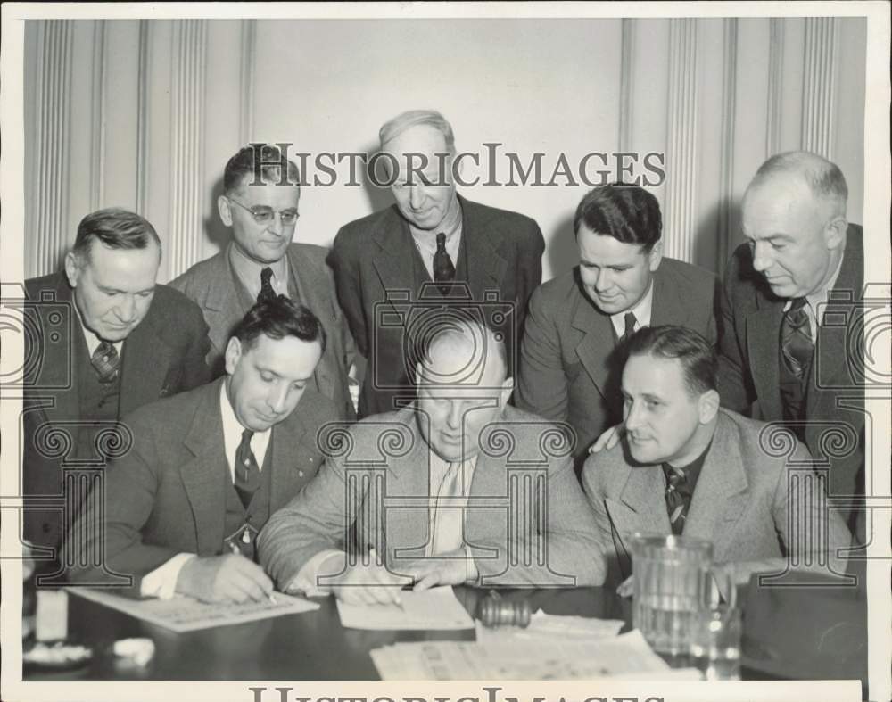 1937 Press Photo A.F.L. Teamsters committee members meet in San Francisco- Historic Images