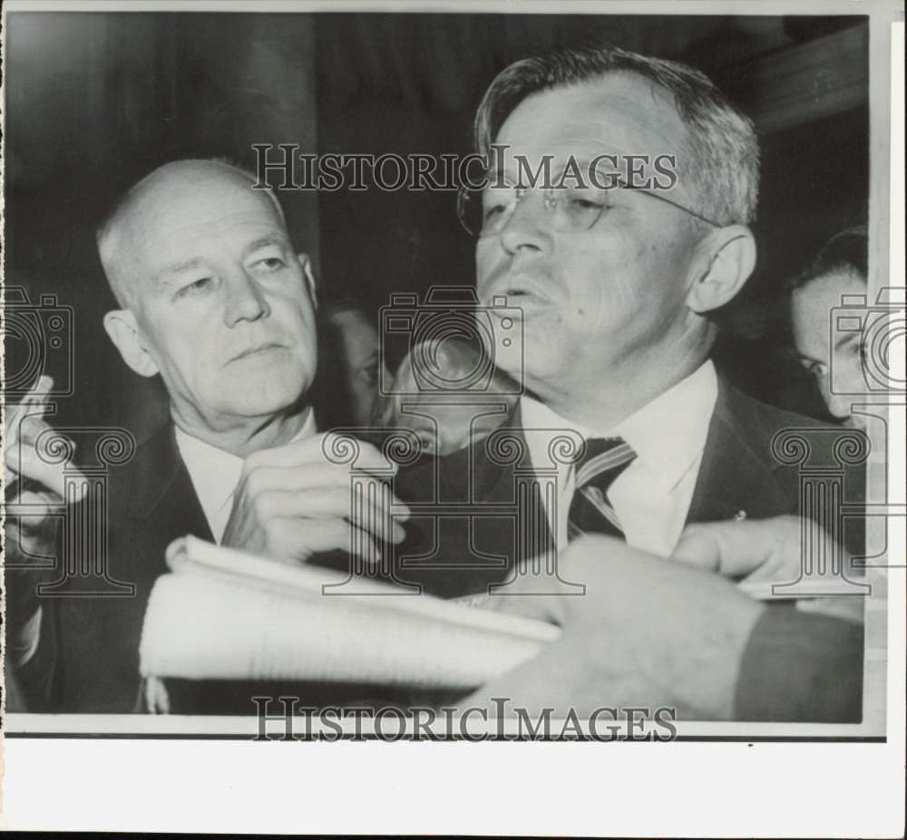 1964 Press Photo Robert James &amp; L. Donelson talk to reporters at GOP Convention- Historic Images