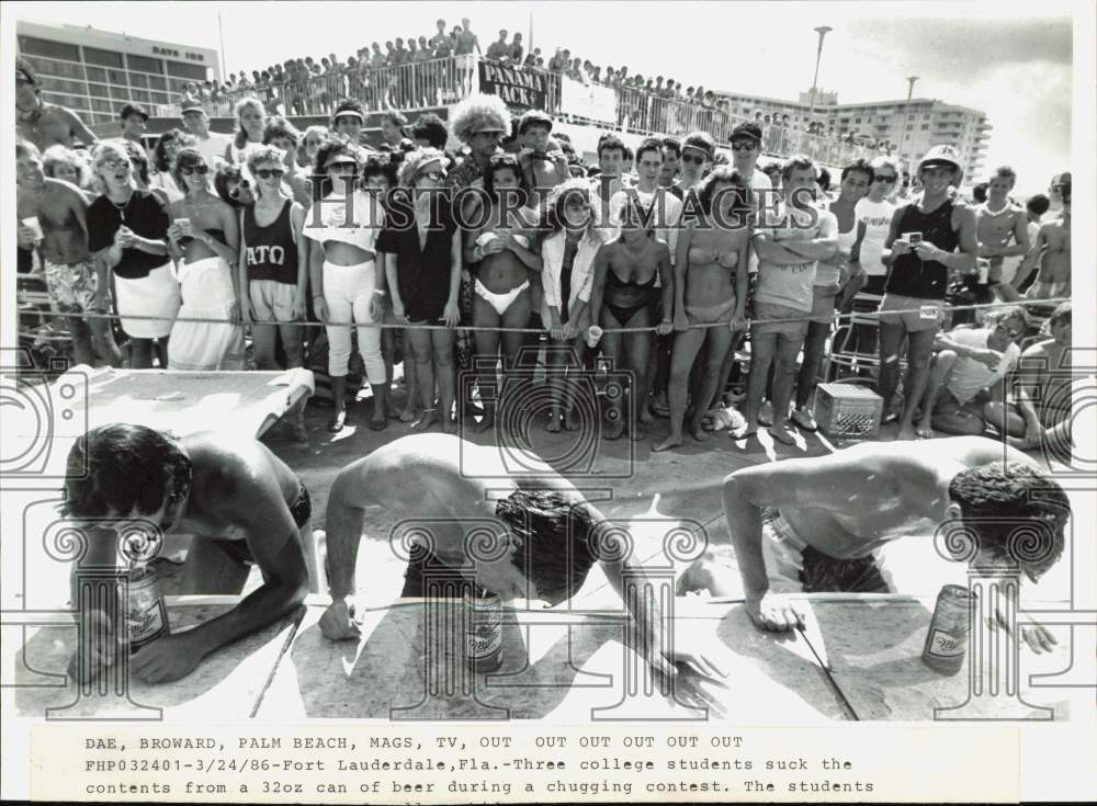 1983 Press Photo Students during a chugging contest at Fort Lauderdale, Florida- Historic Images