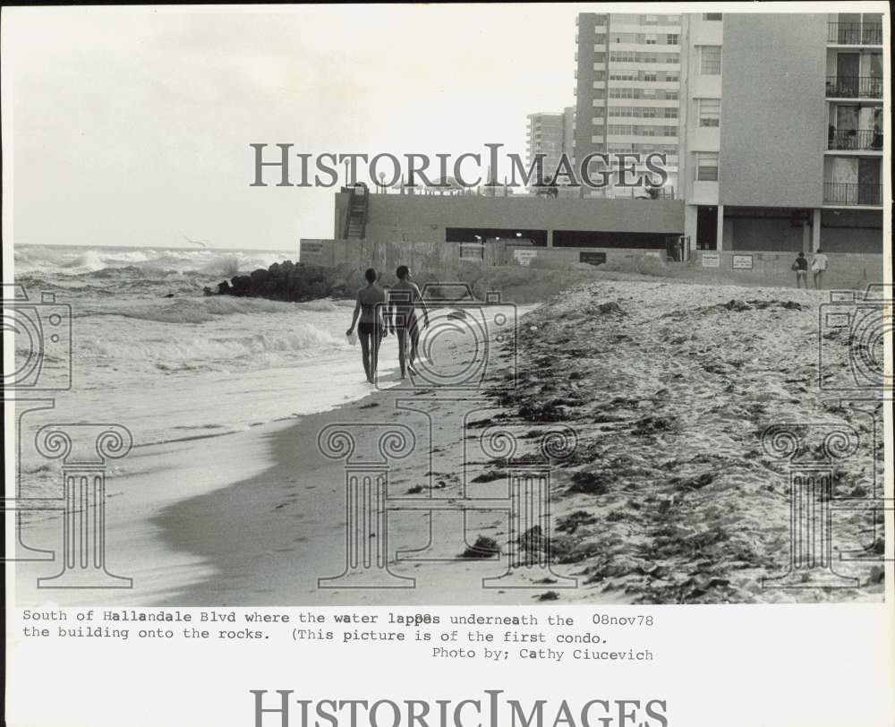 1978 Press Photo Hallandale Boulevard where the water laps underneath building- Historic Images