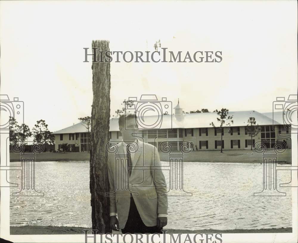 1966 Press Photo Director William Burt on St. Andrews&#39; campus in Boca Raton- Historic Images