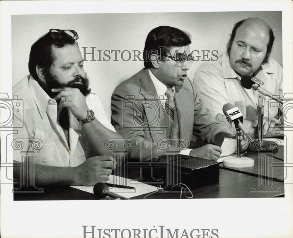 1979 Press Photo Reverend Manuel Espinosa and officials hold a press conference- Historic Images