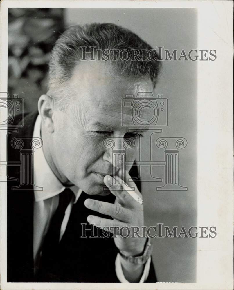 1968 Press Photo General Izhak Rabin smokes cigarette in his office - lra56331- Historic Images