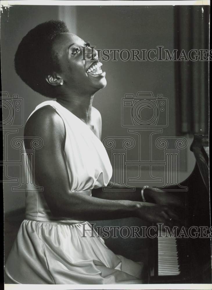 1977 Press Photo Oleta Adams to perform at Signboard Bar in Kansas City- Historic Images