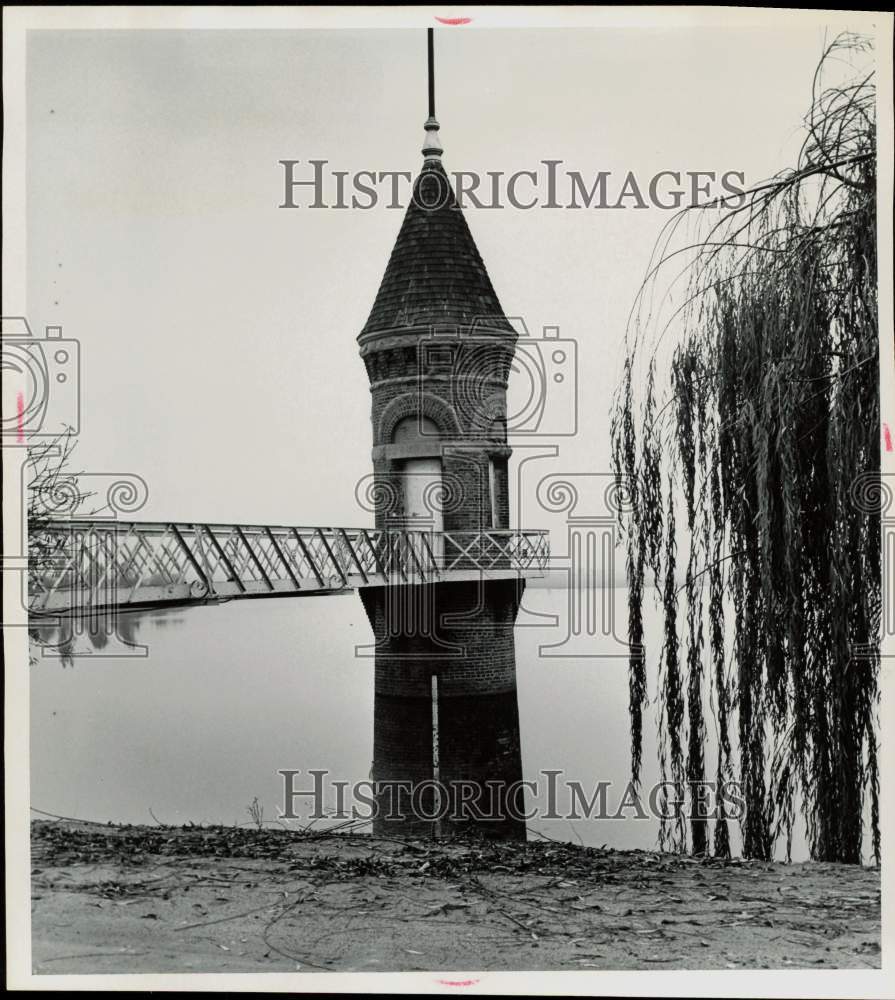 1966 Press Photo General view of an old water tower at Lake Yosemite - lra56620- Historic Images