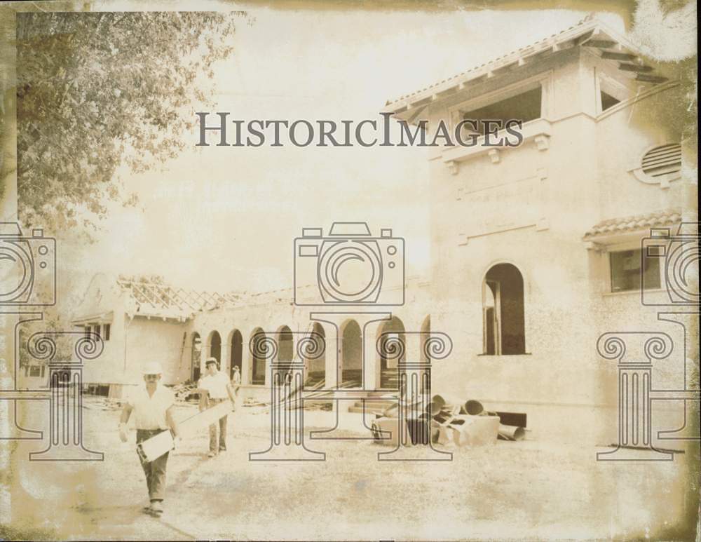 1976 Press Photo Joe Costa and son Marty demolishing Dos Palos Elementary School- Historic Images