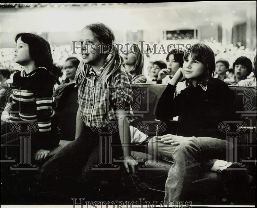 1979 Press Photo Youngsters watch Bill Evans Dance group at Opera House, Seattle- Historic Images