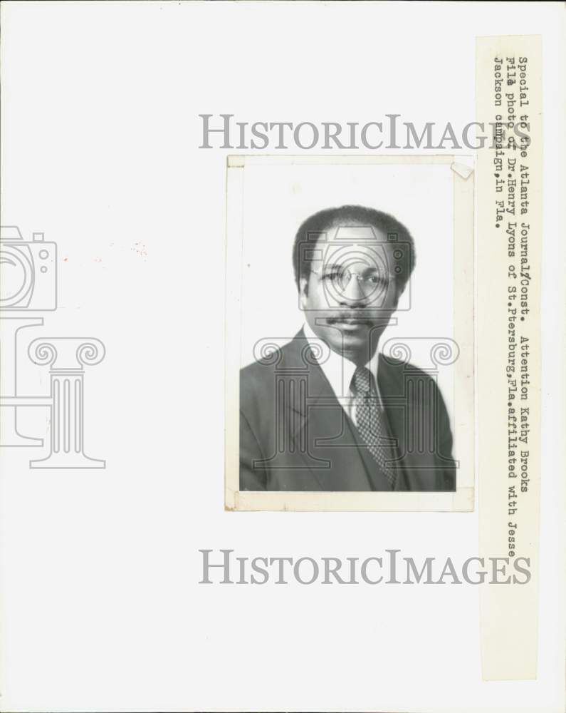 1982 Press Photo Dr. Henry Jones of St. Petersburg, Florida - lra59482- Historic Images