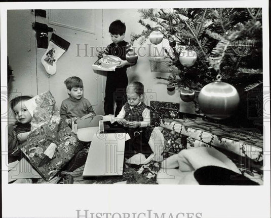1983 Press Photo Gary Jr., Eddie and Stephane check gifts donated to them- Historic Images