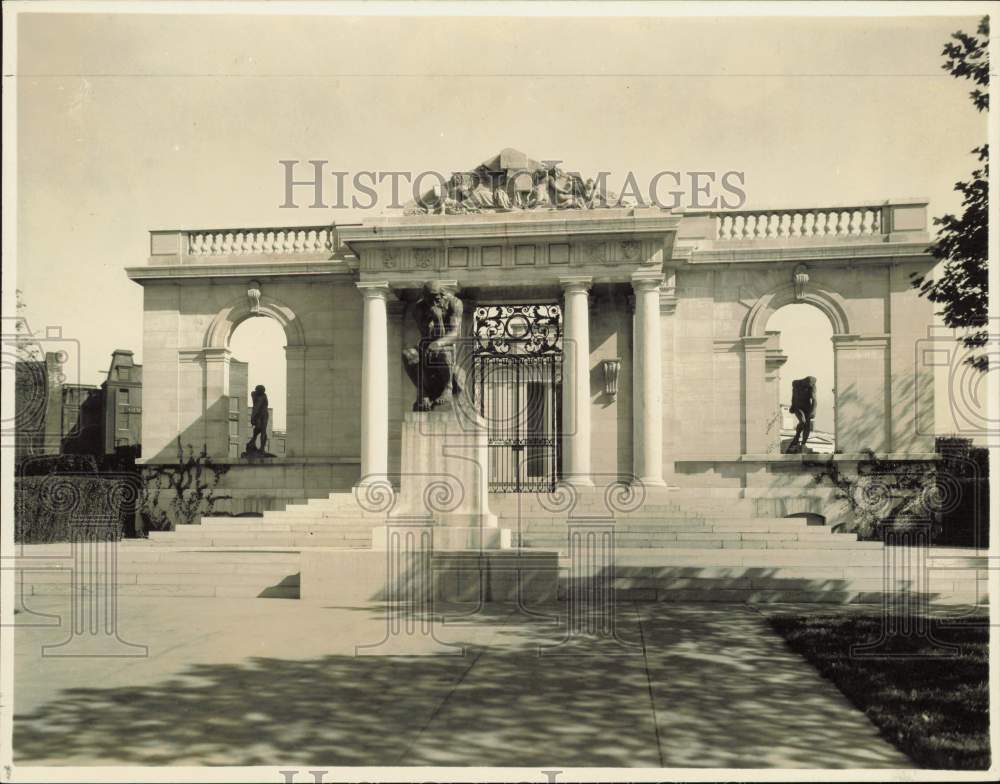 1929 Press Photo Philadelphia Rodin Museum with &quot;The Thinker&quot; in the foreground- Historic Images