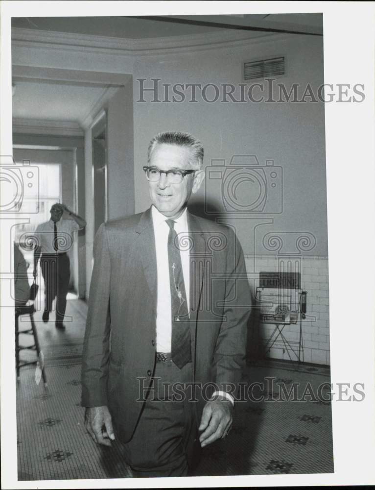 1967 Press Photo Sheriff Coker at courthouse - lra63401- Historic Images