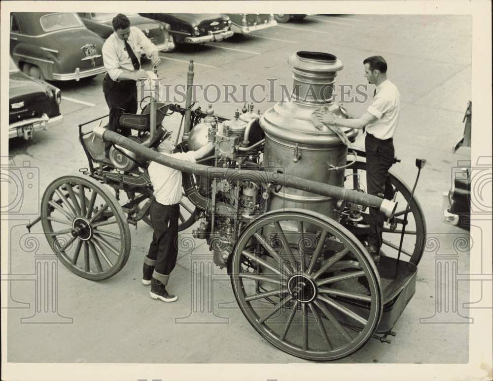 1957 Press Photo Old fire pumper gets spit and polish for ride to new home- Historic Images