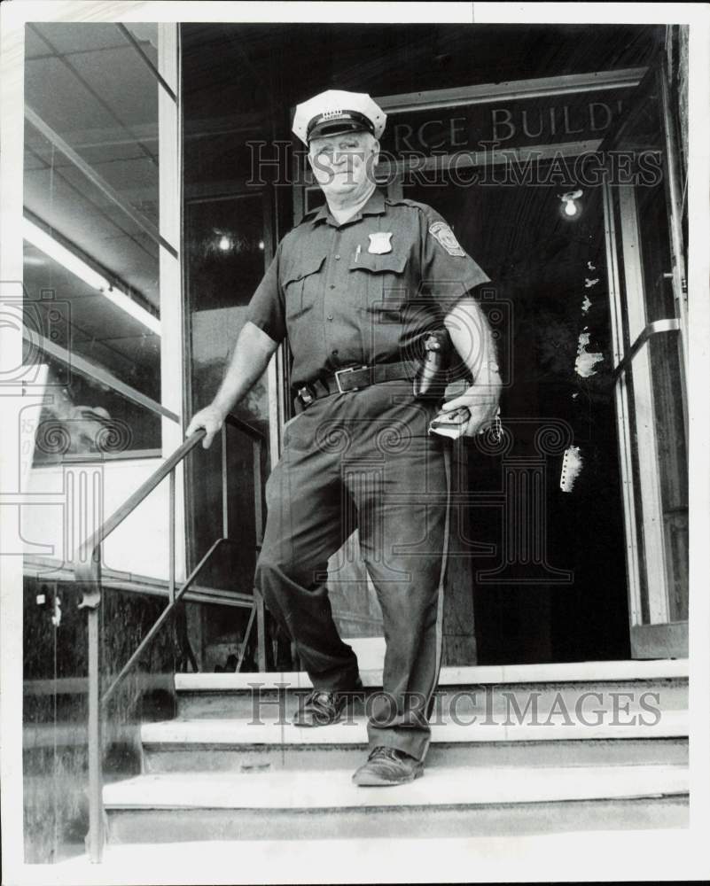 1973 Press Photo Boston Police Officer John Sullivan - lra63965- Historic Images