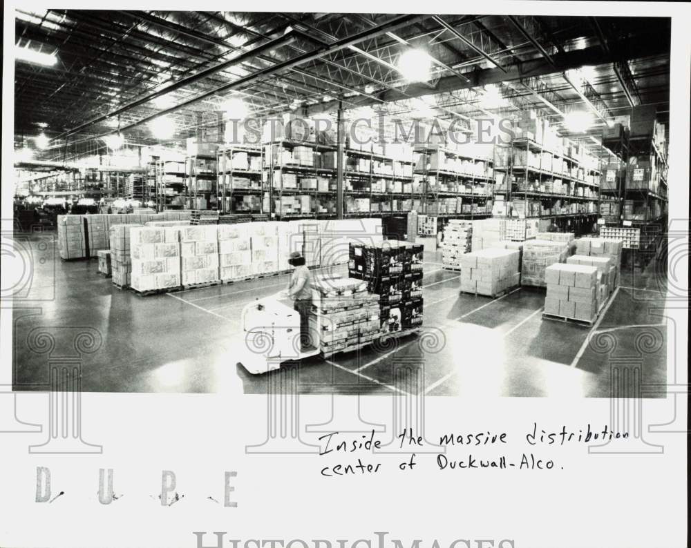 1983 Press Photo Inside the massive distribution Center of Duckwall-Alco- Historic Images