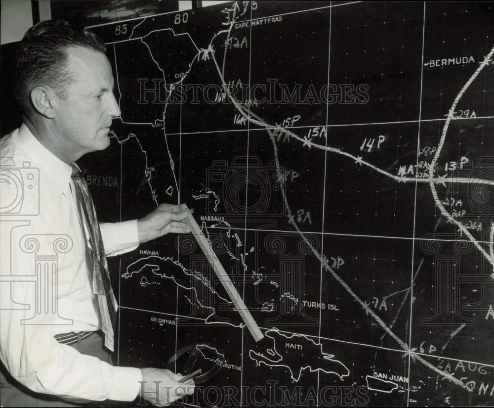 Press Photo Gordon Dunn checks hurricane path on tracking map - lra69783- Historic Images