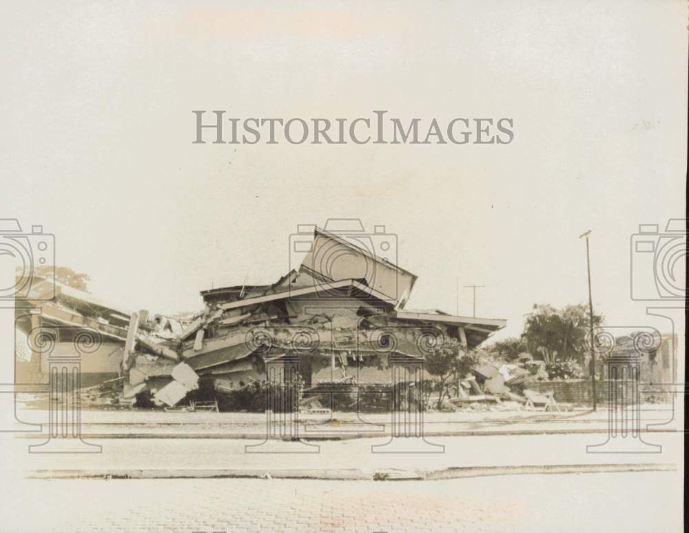 1972 Press Photo A ravaged structure after earthquake in Managua, Nicaragua- Historic Images