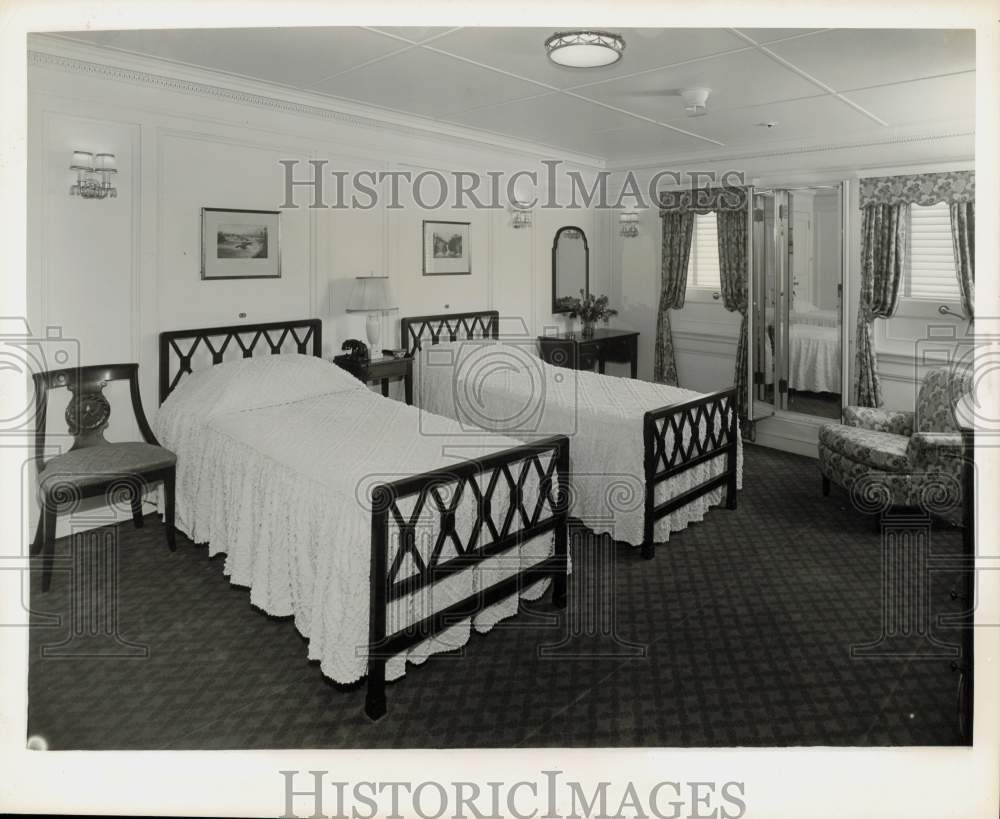 1938 Press Photo A view of a bedroom with two single beds - lra73239- Historic Images