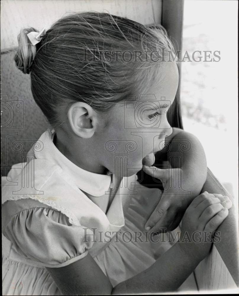 1963 Press Photo Young girl rides in the Goodyear Blimp, Miami, Florida- Historic Images