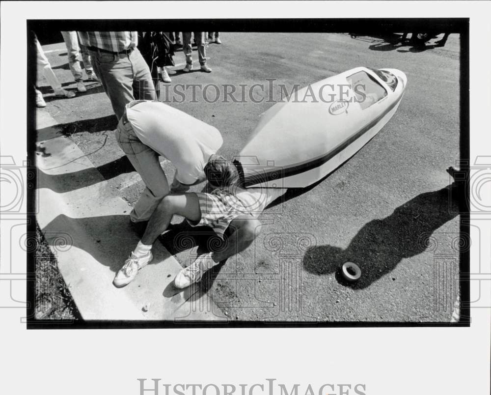 1992 Press Photo University of Kansas Senior students at Lawrence Motor Pool- Historic Images