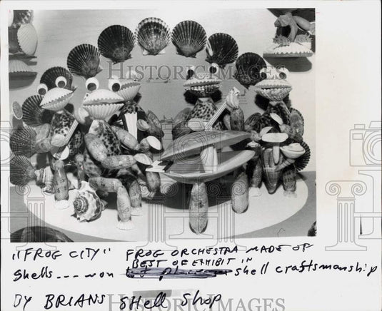 1979 Press Photo "Frog Orchestra" by Wesley Brian on display at the Shell Show- Historic Images