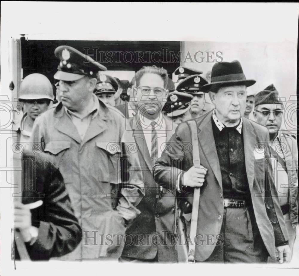 1962 Press Photo Miguel Ydigoras and Herando Morales visit Guatemala base- Historic Images