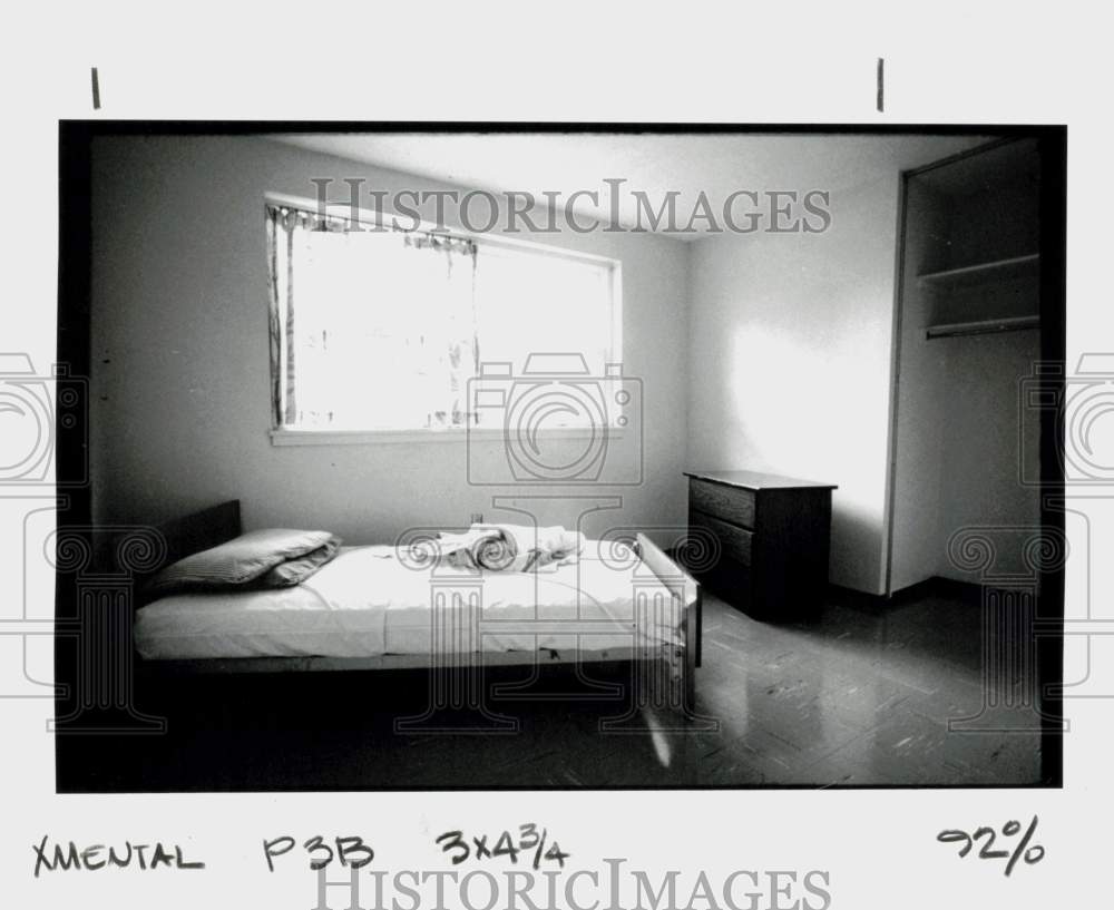 1990 Press Photo Room at Osawatomie State Hospital - lra80899- Historic Images