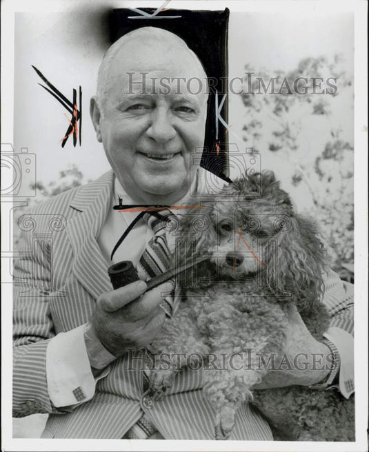 1972 Press Photo Actor Pat O'Brien Poses with Dog & Pipe - lra81746- Historic Images