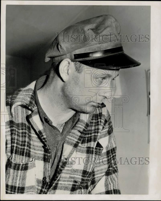 1949 Press Photo John Counter receives news of son George's death in Detroit- Historic Images