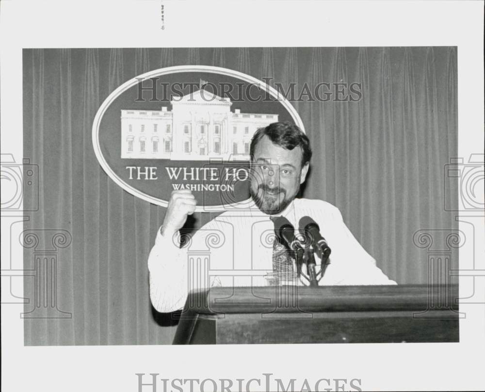 Press Photo Fred Blocher speaks at White House conference - lra83413- Historic Images