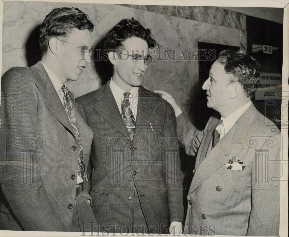 1948 Press Photo Brothers William &amp; Philip Turnan enter court for assault trial- Historic Images